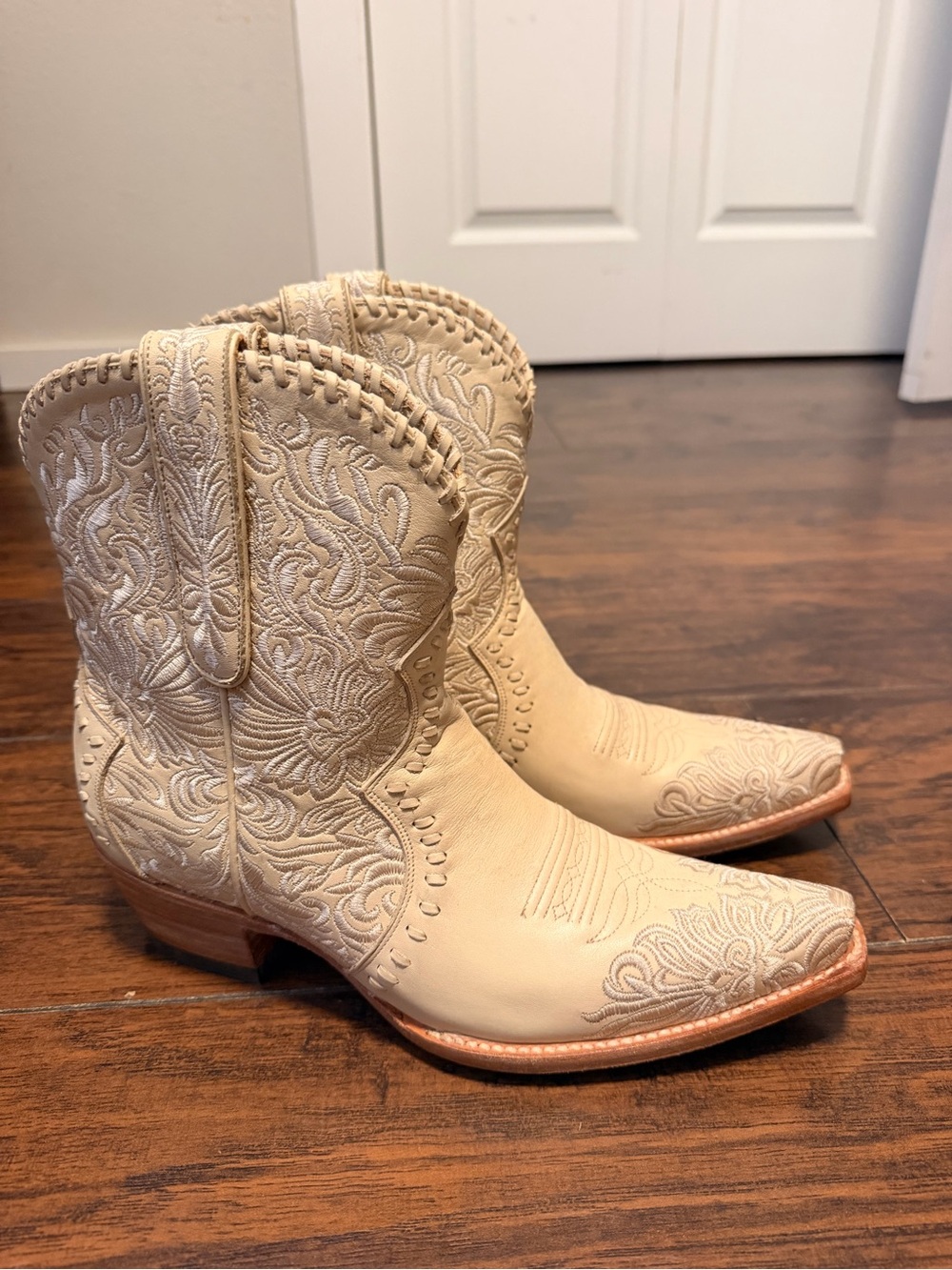 Women's Cream Embroidered Western Heeled Boots - Classic Cream